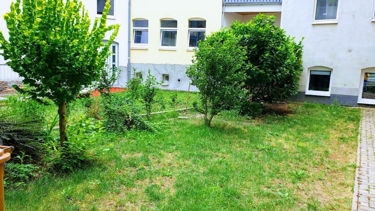 Room In City Center Halle With Shared Bathroom & Kitchen - Free Wifi, Netflix, Ipad & Ground Floor Buitenkant foto