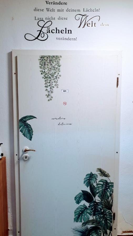 Room In City Center Halle With Shared Bathroom & Kitchen - Free Wifi, Netflix, Ipad & Ground Floor Buitenkant foto