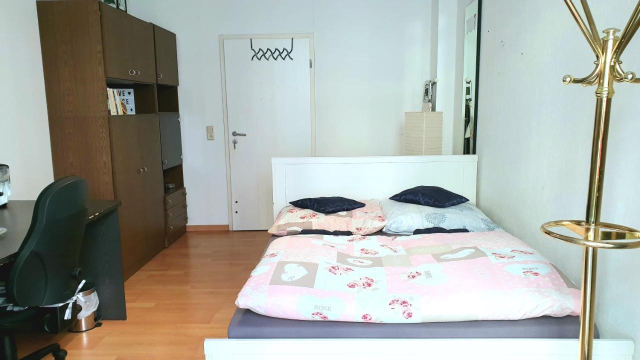 Room In City Center Halle With Shared Bathroom & Kitchen - Free Wifi, Netflix, Ipad & Ground Floor Buitenkant foto